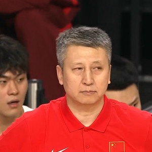 kaiyun-压力山大！男篮2连胜，更衣室有1人在哭泣，郭士强前来安慰