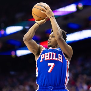 纳斯：猛龙球迷为洛瑞起立鼓掌真的很酷 这里的氛围非常特别