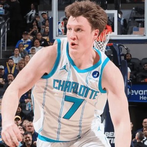 黄蜂本赛季两次打出4连胜且赢至少15分，联盟其余队0次